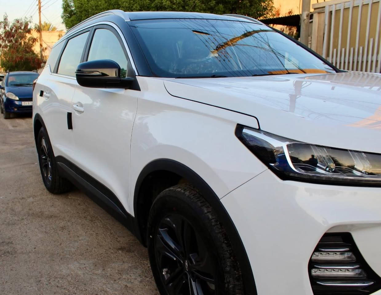 سلام عليكم

Chery Tiggo 7pro

(بنزين جداً اقتصادية )

رقم بغداد بأسمي

موديل 2024

زيرو ممشى الترقيم فقط

ماشية 300 كيلو استلام 2026. مكفوله عام

حجم المحرك 1.5L TURBO،مرتبط بناقل حركة أوتو 7 نمر

مفتاح التشغيل، بصمة ترحيب، تشغيل عن بعد 

حساسات أمامية، حساسات خلفية

لايت زينون + LED، كشافات، بك لايت LED

دخول بصمة ذكي  عدد 2

ويل كب 18، 4 دسك، حساسات ضغط الاطارات

اشارة في المرايا الجانبية

هاند بريك كهرباء

شحن لاسلكي

شاشه عربي تدعم كار بلي

وضعيات ايكو وسبورت

أوتو هولد

تبريد بيانو لمس

دشبول شاشة ديجيتال 

كاميرا دوارة،

مثبت السرعة Cruise، المودات والاوامر الصوتية  Bluetooth 

مخرج منفذ الطاقة

فحص نظام السيارة

انارة داخلية LED محيطية 7 الوان

المقاعد جلد فاخر

 قطعتين تبريد

ثلاجه وسطيه

نظام مانع الانزلاق، نزول المنحدرات

حاملات الأكواب

ضمان لمدة 6 سنوات أو 200,000 كم

عنوان :  بغداد حي الجهاد

السعر:  21800   واحد وعشرين مليون وثمانمائة  وبيها مجال قليل '

موبايل : ***********
