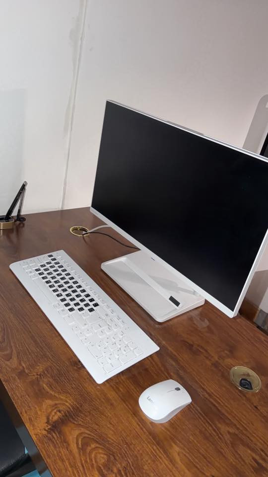 حاسبة all in one هاي مواصفاته استخدام شهر فقط نظافة 100‎%‎ ***********
