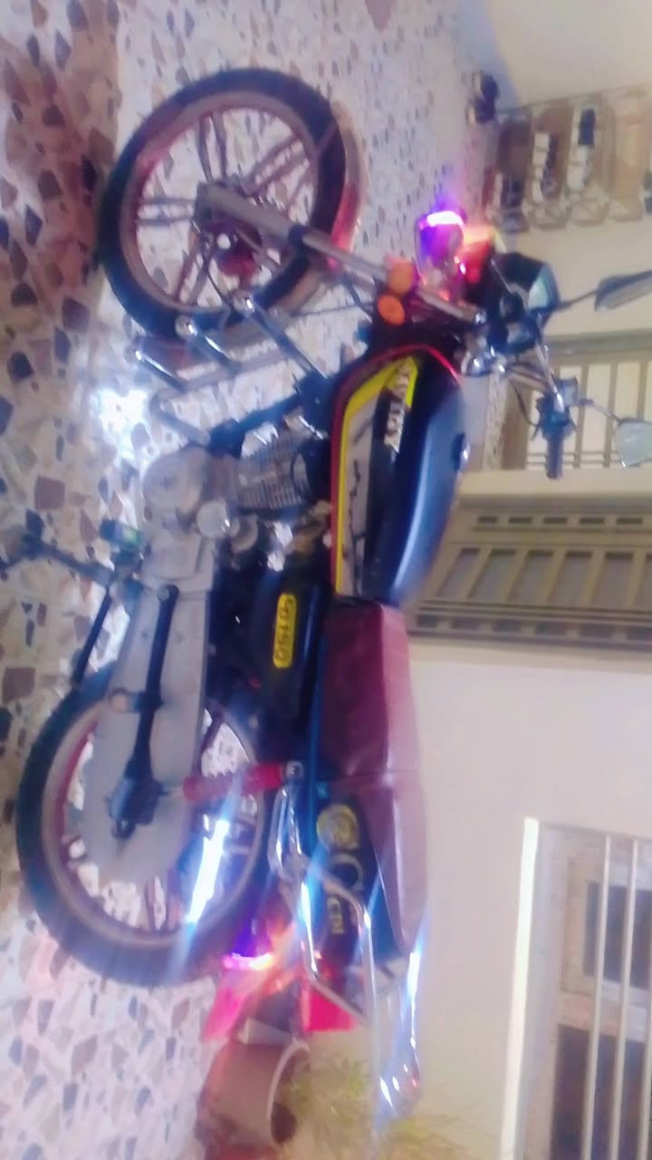 سيفات موديل 21
كهربائيات كلها شغاله(سلف .اشاير.كلوب .بك لايت ويه البريك الأمامي والخلفي .هورن)

دبلات شغاله 

كامله مكمله 

سعر الدراجه 450

مكاني ديالى تقاطع القدس الحديد 

رقمي:***********
