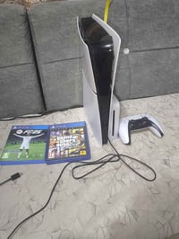 بلي 5اسلم واحد تيره نضافه 100 ويه كيبلات اصليه وكارتونه موجود جهاز اخو...