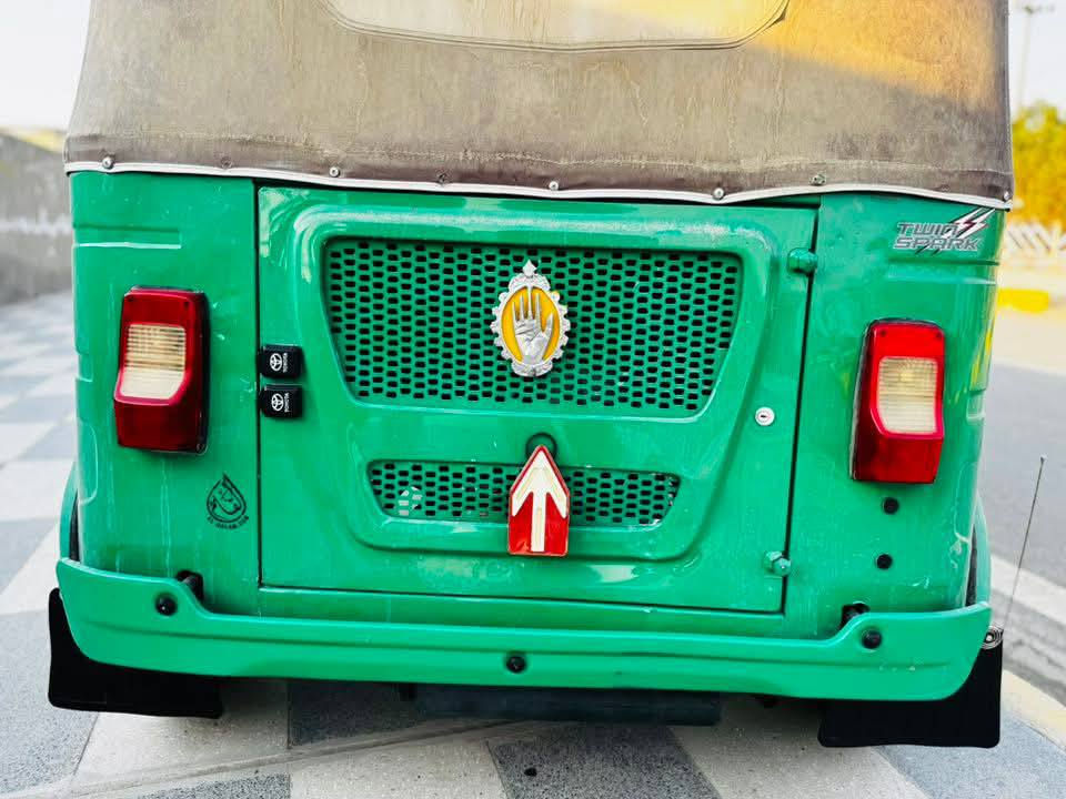 السلام عليكم تكتك للبيع 2022 شهر 12 كفاله عامه ما عدا كلجات وزنجيل سنويه ولوحات بعدهن بل معمل من داور تستلمهن

مكلف بل نشر رقم صاحب لتكتك ***********
