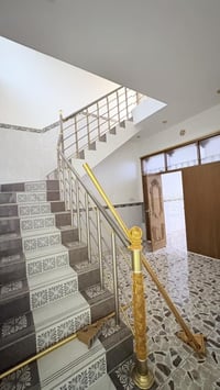 100 متر ايجار في حي الجامعه  ايجارة 500 الف مقدمه 6 اشهر   07822780763