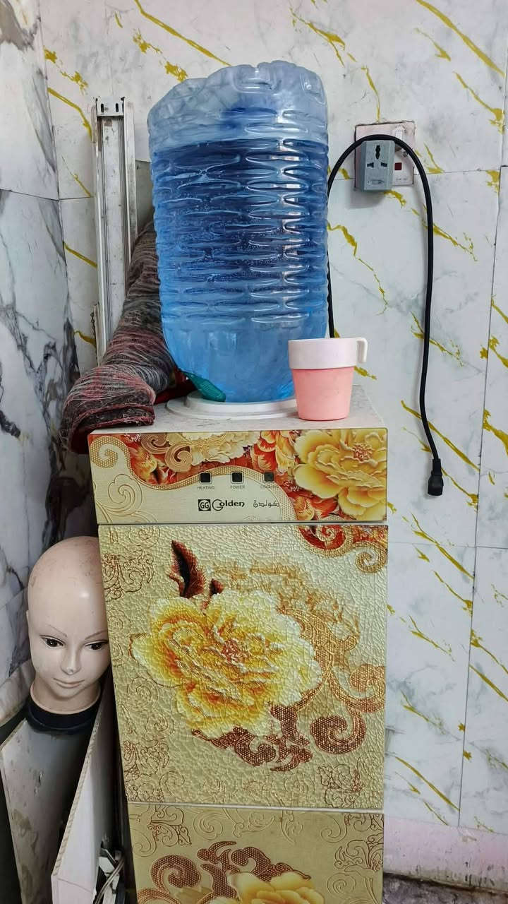 صالون حلاقه للبيع اي. ستفسار اتصل على رقم***********
