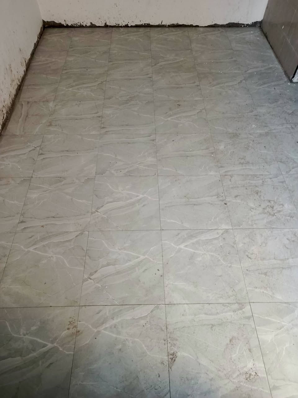 خلفه جداري المتر ب 8
والارضي المتر 6 
شغل درجه اوله 
واتساب اتصال ***********
