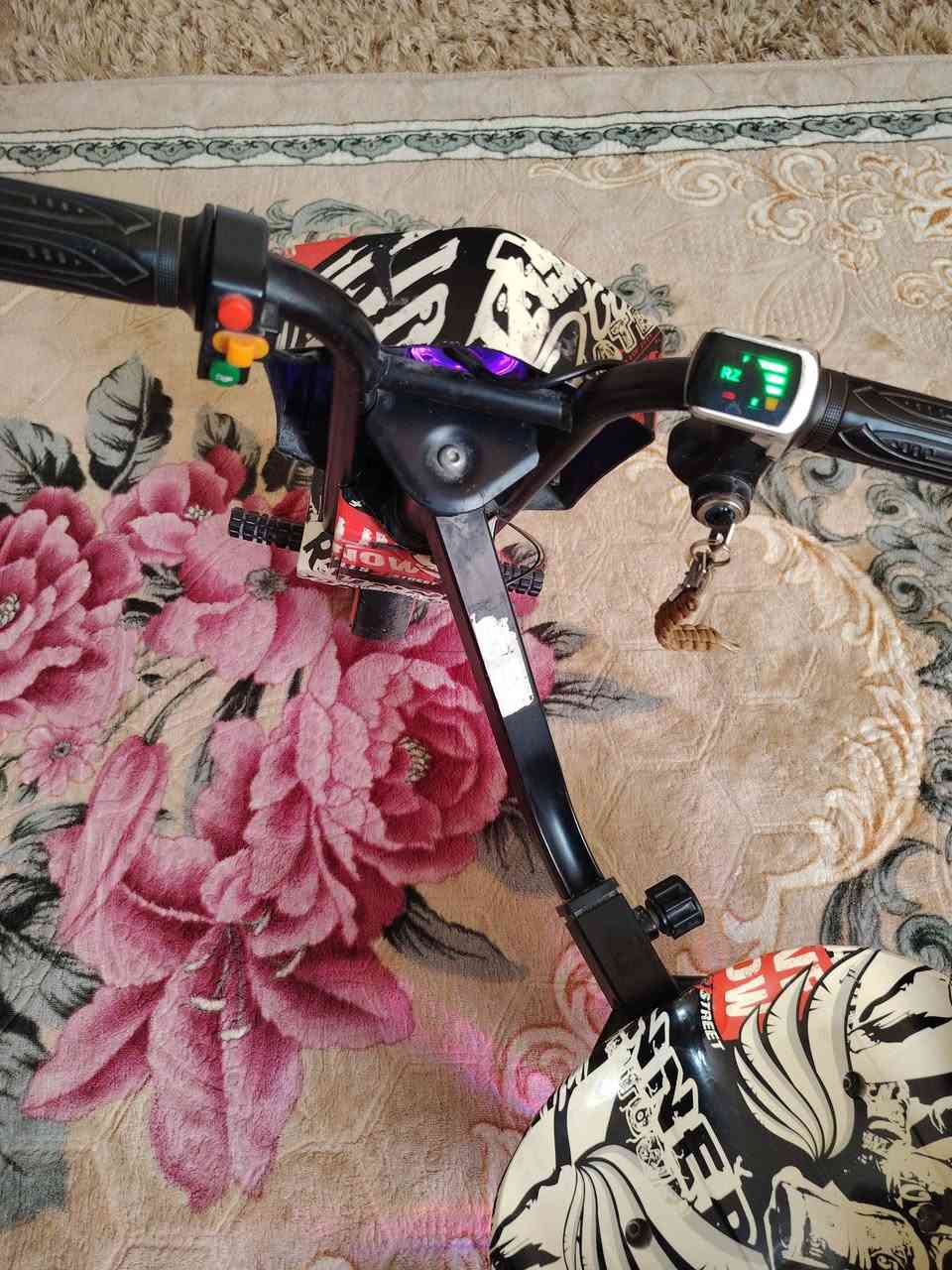 سلام عليكم سكوتر لبيع نضيف شغال سعر ١٠٠ بغداد جسر ديالئ القديم ***********
