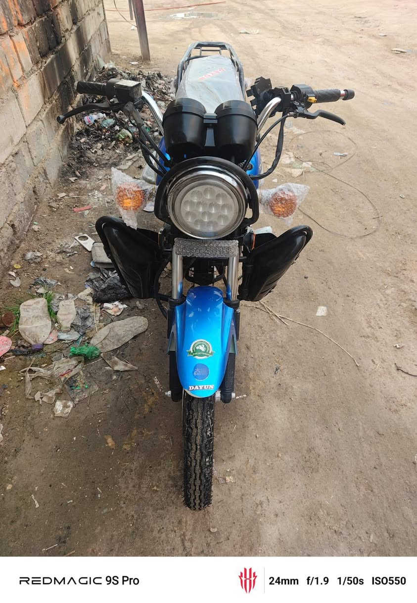 دراجه دايون أوراق أصولية باسمي طالعه بل 21 شرط كفالة عامة من كلشي ماشيه 4 الالف فقط لايت زنون هورن سيدان دسك امامي محرك كتابة حمرة مامفتوح بيها برغي جيب فيتر وتعال سعرها (مليون و١٥٠) وبيه مجال بسيط مكاني كربلاء حي الوفاء شراي اتصل خاص ما اجاوب ***********
