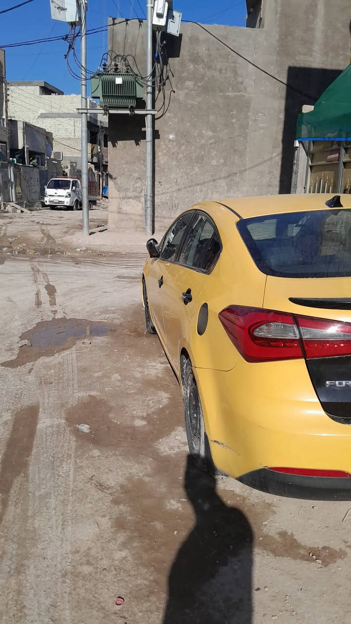 السلام عليكم فورتي موديل ١٤ وارد كندي بدون حادث داخله كلين فقط بنيد مفتوح ومشدود بدون ايرباك بدون دواخل يعني سياره مكفوله والبيع على السونار فول مواصفات واحد على واحد بغداد بأسمي هيئة وغرامات مصفرة عنوان بغداد البلديات الهاتف *********** السعر ١١٠ بيع او مراوس
