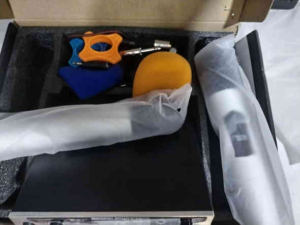 جهاز لاسلكي ميكروفون كاريوكي (KTV)
احترافي استخدام مرة واحدة فقط سعرة ١٥٠ 
للاستفسار 
*********** متوفر واتساب
