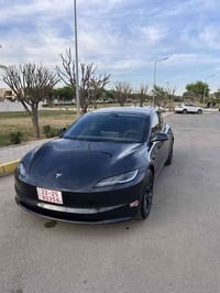 موديل ٣ هايلاند • ٢٠٢٤ • بطارية ٤٥٠ كم