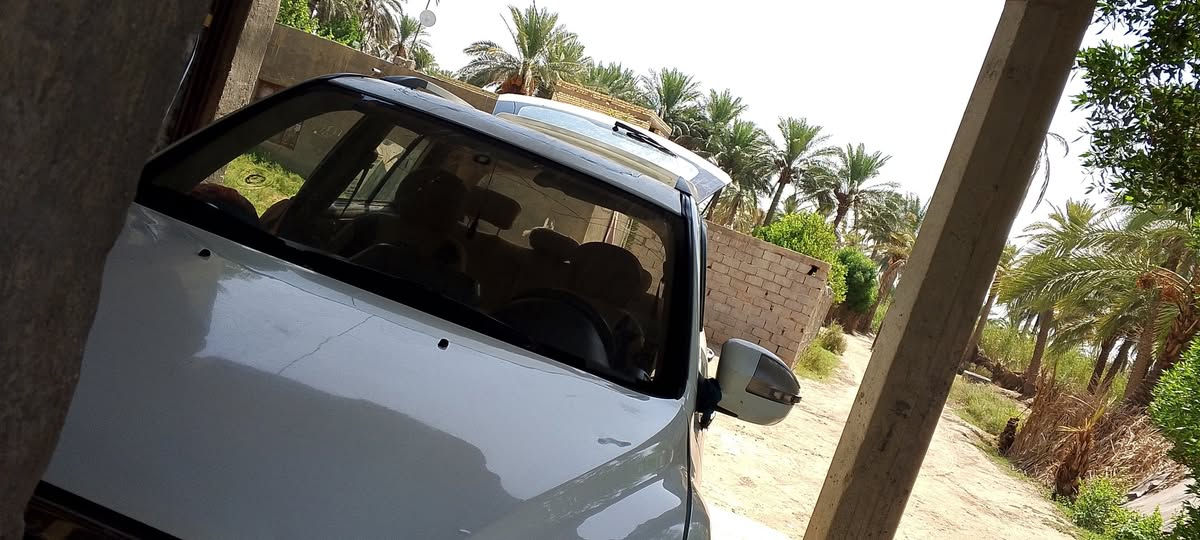 سلام عليكم سياره نيفان موديل 2012 اللبيع الاستفسار  على رقم///***********
