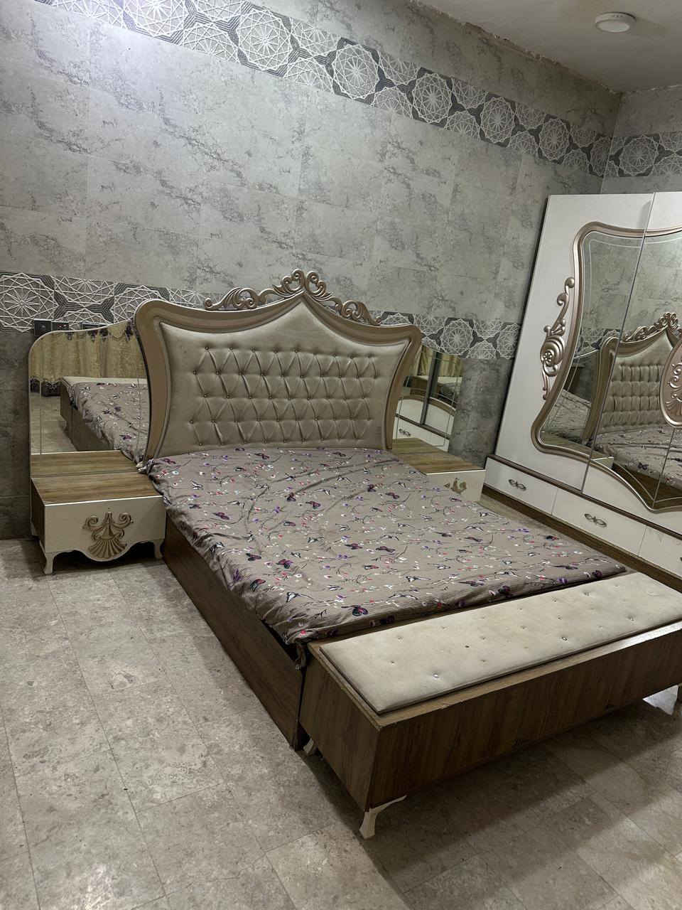 السلام عليكم غرفه ضخمه للبيع تتكون من تسع قطع ااسعر 550للاستفسار اتصل علئ الرقم *********** كربلاء, العراق
