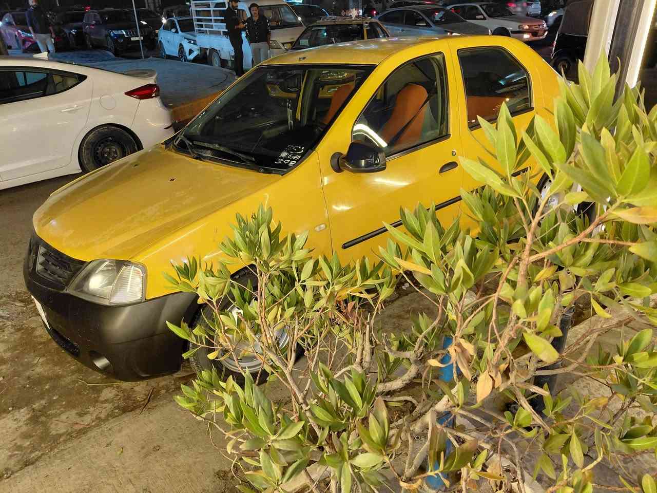 للبيع رينو لوكان موديل ١٢ مكينه فرنسي جديده شادهه  كير هم جديد شادهه ابو اللانكي يعني تنساهه بل سيارة تبريد تتفئه صدر جديد سيارة جاهزة شاشه اندر ويد اصليه شادهه تخم تاير  سيارة مكفوله من ظربه والصبغ بيهه جراد قليل فقط وتكحيلات بصيطه سنويه مشروع وطني الهيئه مصفرة بيهه باركود مسوي بوجهك للمرور تحول ثاني يوم سعر ٤٢ وبيهه مجال مكان بغداد 
***********
