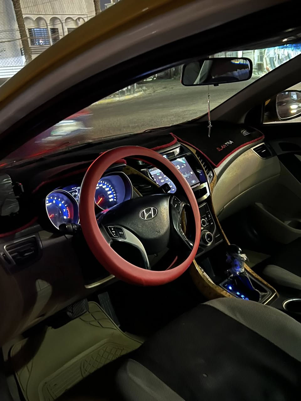 لنترا البيع موديل2014خليجي العنوان بغداد المشتل سعر 110  رقم *********** محرك 1800
