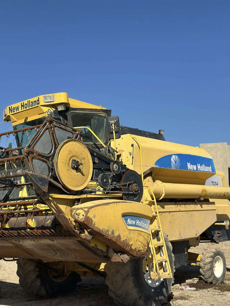 حاصوده للبيع موديل 2006 أربعه بلم قايش رقم سنويه تحويل التفصيل مكان كركوك ***********  ***********
