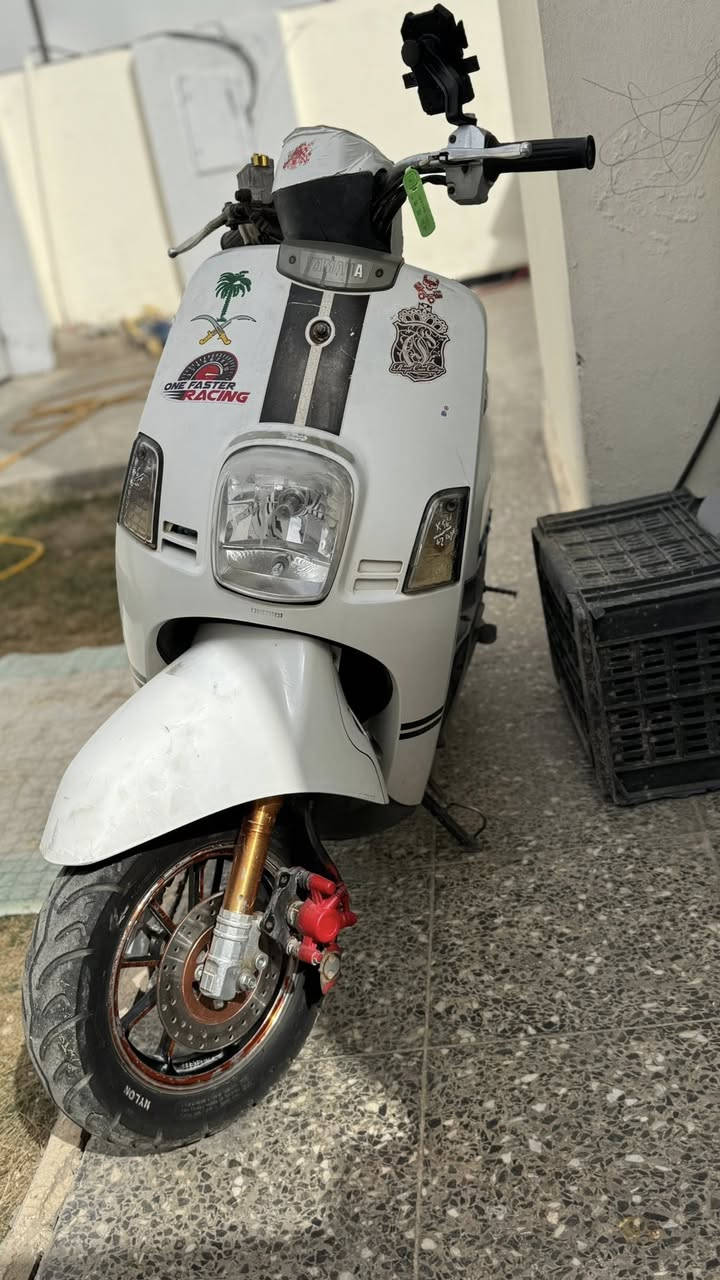 بوليس حاويه ما عايزه اي شي كله جاهزه برغي ما مفتوح بيه مكان نجف ويله او تايرع الكدام موجود سعر مليون بيه مجال  هذه رقمي ***********
