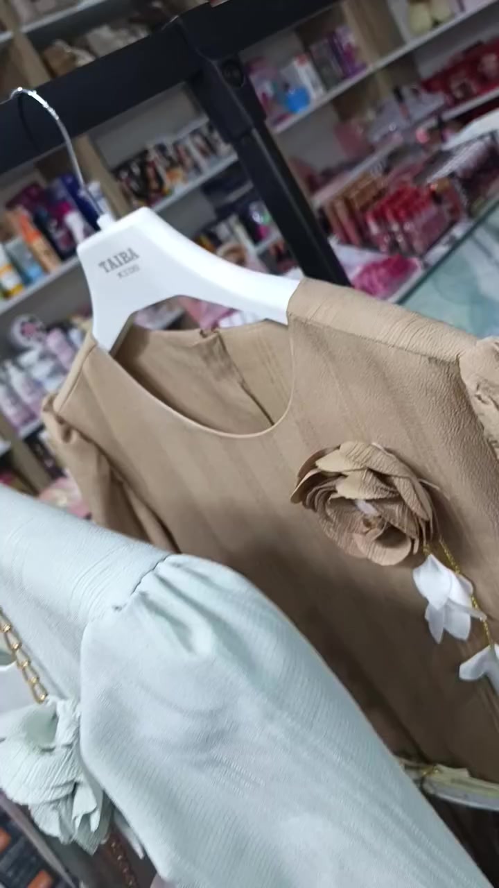 #جمال_حقيقي_فستان 👗 بناتي 
متوفر داخل الفرعين🥰
العنوان نجف حي الميلاد شارع السوك
الكندي للالبسة النسائية والاطفال 
tiktok.com/@apeel.alkndee


**إذا كنت صاحب هذا الإعلان وتريد حذفه لأي سبب، رجاءا أرسل رسالة إلى الدعم الفني**