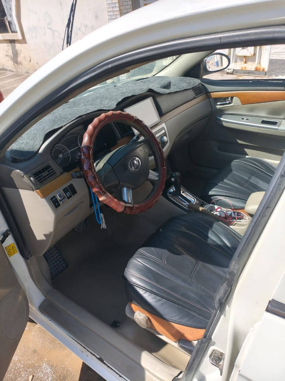 السلام عليكم 
سياره نيڤان  موديل 2011 620 محرك1800
 محرك وكير مال بلادي أوتوماتيك 
كهربائيات  شغاله كلها  
رقم انبار دولي 
تحويل نفس اليوم راعيها موجود 
نقص بيها بس الكمبريسر
-السعر48$ وبيها مجال 
شراي يجي خاص او يتصل على. هذا رقم ' ***********
