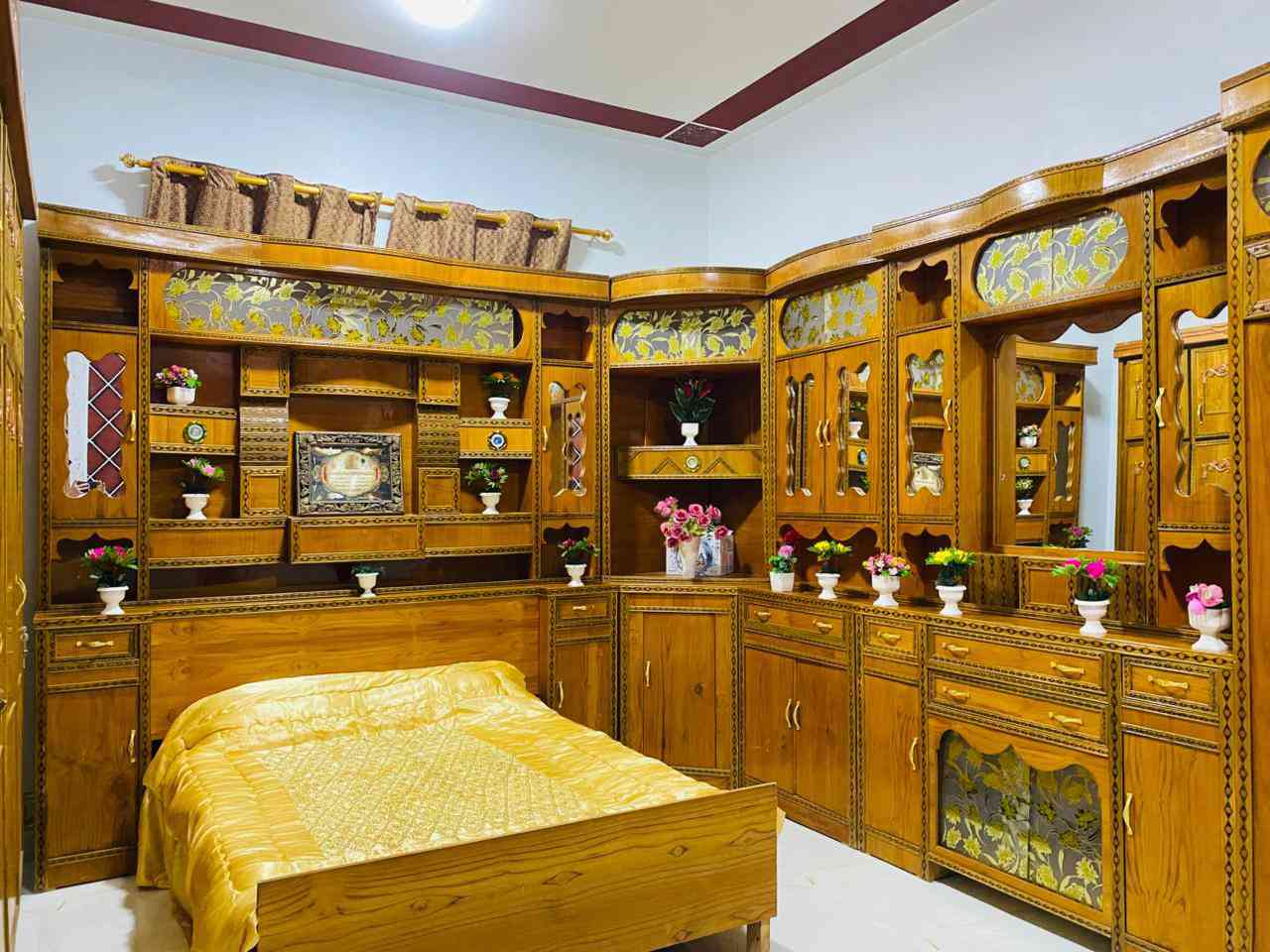 غرفه عراقي لبيع نضافه فول مستخدم قليل السعر مليون و١٥٠ بي مجال ***********
