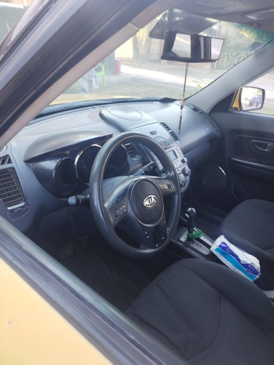 السلام عليكم....للبيع صول موديل 10وارد امريكي حادثها جاملغ وبنيد وبيها تعمير بدايه الجتف سياره نظيفه جدا كهربائيات عالبلاد محرك النترا المرغوب 2000بي تبخير قليل جدا كير جديد تخم تاير جديد عارضها 68مكاني الغزاليه *********** بي وانساب
