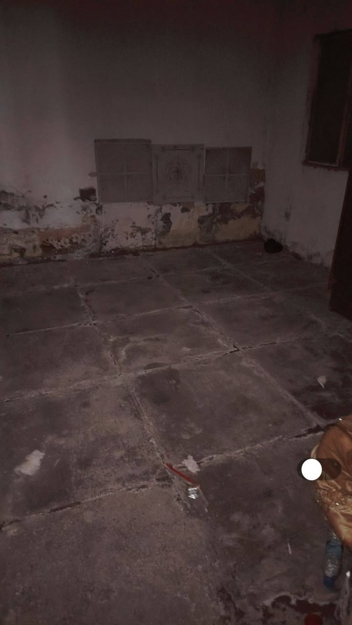 بيت للايجار بحي البساتين
قرب اسواق الصدرين يم مضمد شامل
التواصل مع صاحب الرقم
***********
