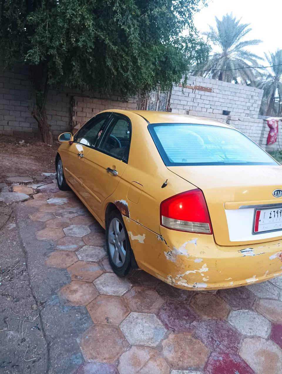 سلام عليكم للبيع سبكترا موديل 2009 وارد أمريكي ضررها جامرلغ الامامي  بدون أي داخل رقم كربلاه مشروع وطني سنويا جديدة خطها جوال مصفره هيئة وغرامات كير مكينه تبريد ثلج   صدر امامي خلفي خير من الله بس ستر ربك 
السعر/ ( 74 وبيه مجال بسيط). 
الرقم الأول/ ( ***********).
العنوان/ ( الحله ابو غرق
