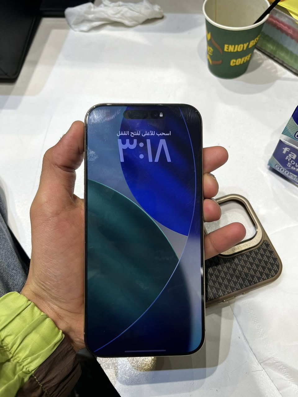 سلام عليكم 16 برو ماكس ذاكرة 256 مكفول بطارية مثل ماموضح بالصور٩٧ مكفول من الشخط والضرر  تواصل *********** غير متواجد بالماسنجر .
