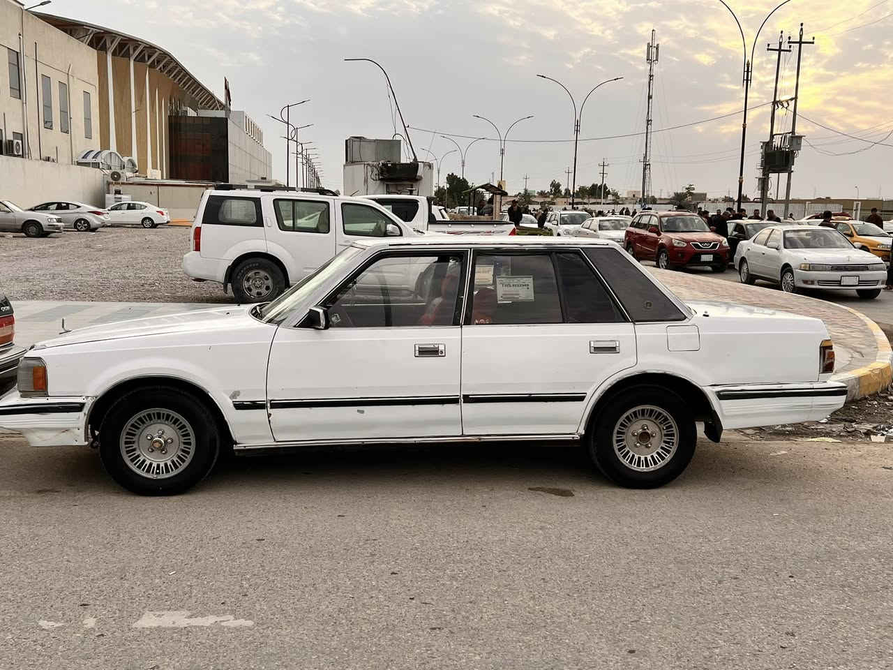 السلام عليكم سوبر 85 للبيع مكينه 2500ديلكو سياره مكفوله من الضربه القويه وشاصي مكفول رقم بغداد صدامي وراعيها يريد تحويل مكان السياره ناصريه المركز السعر 35 وبي مجال بسيط للأستفسار ***********.
