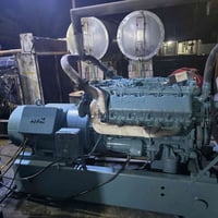 مولد مان لبيع حجم محرك ٨ سندر ٤٠٠ كيفي اتصال على رقم تالي 07774941844