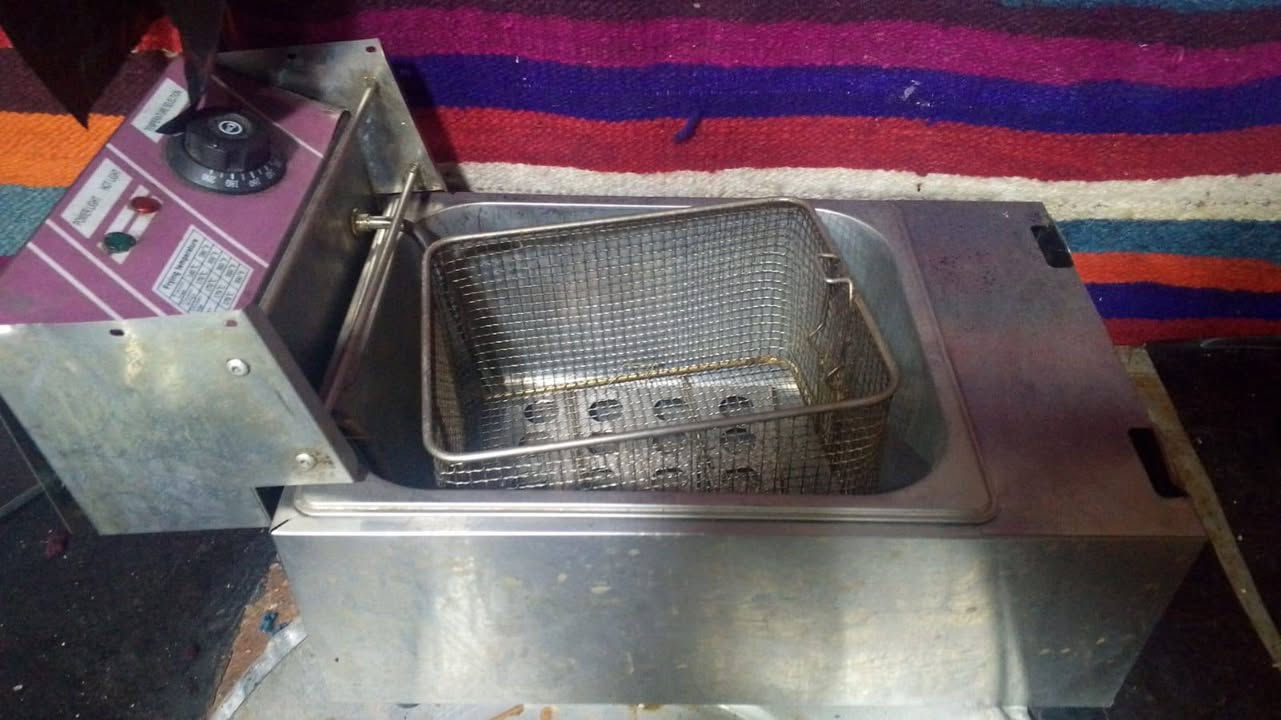 سلام عليكم اغراض للبيع
براد ب٣٧٠ قفل منقله شوي ب٢٦٠ ميز حديد ابو العيون ب١٦٠
شاويه بركر ب١٦٠ قفل دبه غاز ٦٠ قفل حاميه  صاج كهرباء   ب٦٥ 
حاميه فنكر كهرباء ب٧٥
 مكاني #قلعه_سكر رقمي بي واتساب ***********
