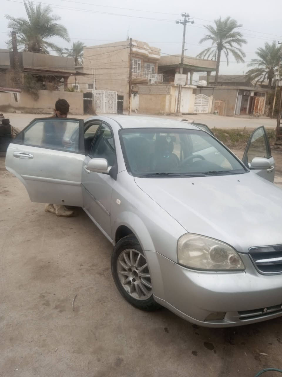 السلام عليكم ورحمه الله وبركاته 
دايو لاستي للبيع موديل 2008 كير عادي رقم ديالى الماني باسمي السنوية ساقطة قبل شهر السيارة كما موضح بالصورة السعر 45 وبي مجال 
للاستفسار اكثر الاتصال ***********
متوفر واتساب
