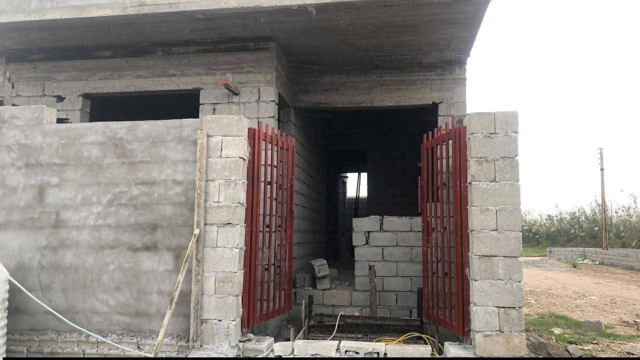 بيت للبيع مال محتاج مساحه ١٠٠متر قرب شارع العام تحرير الحولي مقابيل دور القاده جاري العمل طابو زراعي سند ٢٥ وكاله وقرار محكمه من صاحب الملك تواصل رقم ***********
