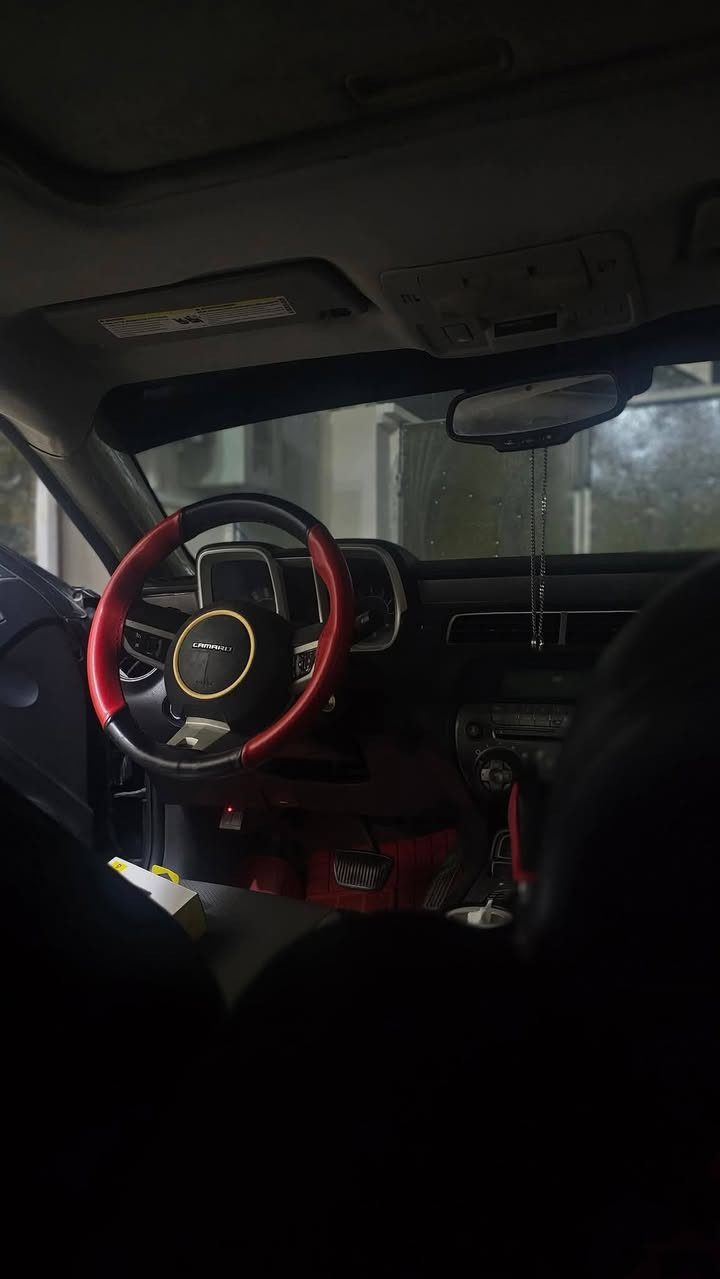 السلام عليكم
للبيع  كمارو 2010 فئه RS
محرك 3600 6v
رقم بغداد
السياره مفوله للاخير فول مواصفات 
المواصفات : 
حساسات خلفيه
الوياله تو سايز
كشنات جلد 
فتحه سقف
تحكم ستيرن شفتات 
كشنات كهرباء سائق وصدر 
كشنات تدفئه تبريد 
4 گيجات ب الحصان 
داتا شو عرض سرعه ومعلومات 
تشغيل عن بعد 
مثبت سرعه 
منضومه زينون كامله
تبريد ثلج 
تخم تاير جديد تويو
حادثها باب عكس السايق بامريكا وهنا طخات خفيفه مصبوغه حزام 

السياره مثل ما موجوده ب الصور وبعد احلى ما متعبها وايدي بيها كفاله كير ومكينه وتبريد

سعرها بلاش 75 
العنوان واسط قضاء الصويرة
موجود واتساب 
 ***********
