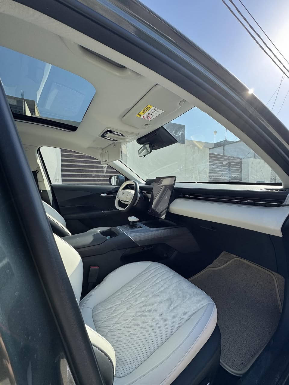 السلام عليكم للبيع 
شانجان ايدو بلس 2025 
للمعلومة السيارة اعلى فئة limited
اصدار محدود 
طبعا تجي رادار  
وقيادة شبه ذاتية 
كامرات 360 
مانع اصطدام 
كاملة مكملة من كل النواحي 
مكانها نجف 
السيارة مواصفات كلش حلوة سابقة جيلها 
جديدة استخدام قليل جدا شخصي 
ماشية 3700k + 
السيارة تقريبا زيرو
سعر 160 ورقة 
للتفاصيل للشراي فقط واتساب ***********
