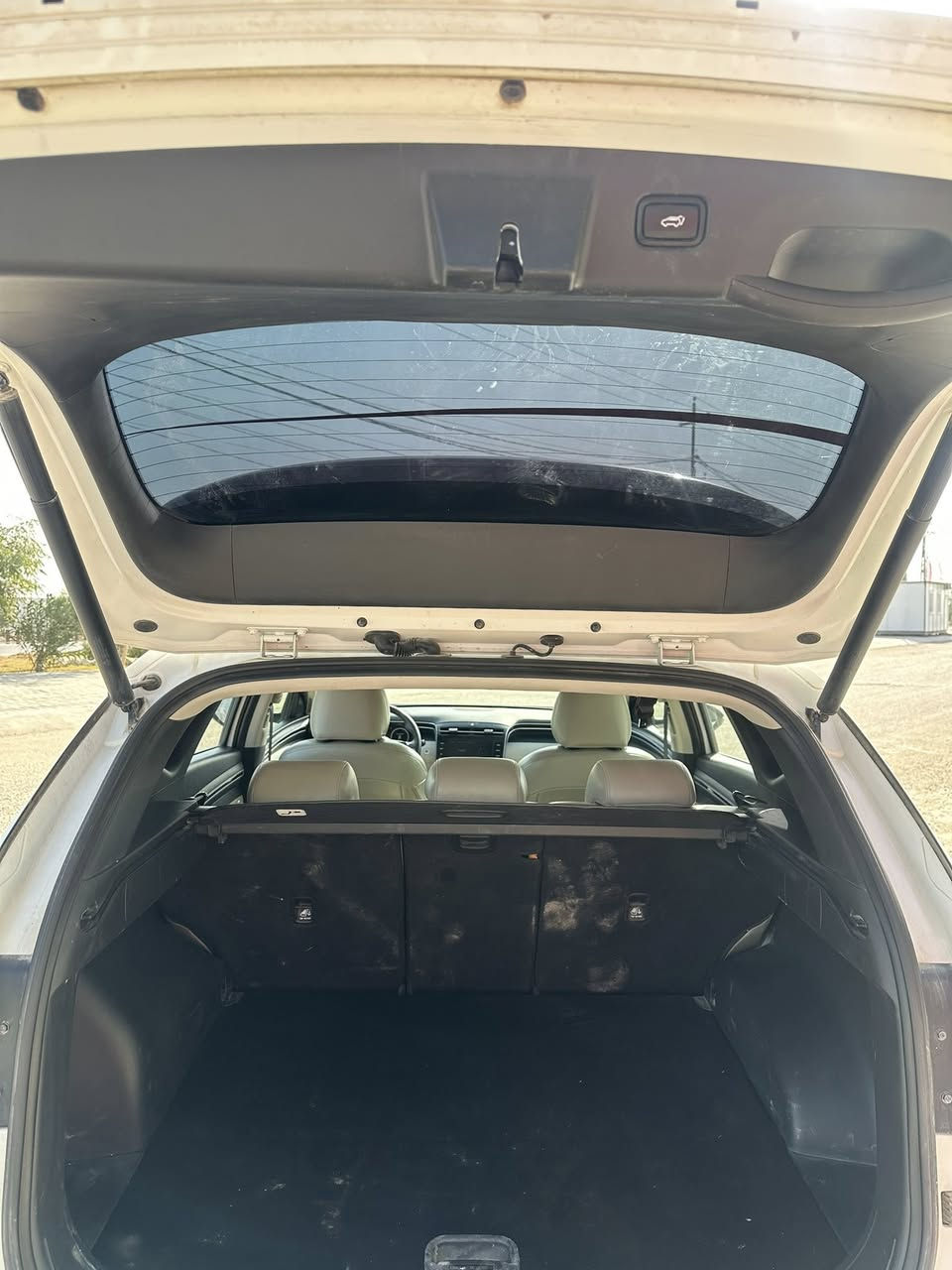 السلام عليكم  توسان 2022 خليجي مكفوله 
ماشيه 40الف 
بصمه 
ويل 20
جنطه كهرباء 
شاشه دجتل 
السعر 220 بيه مجال للشرايه 

للاستفسار ***********
