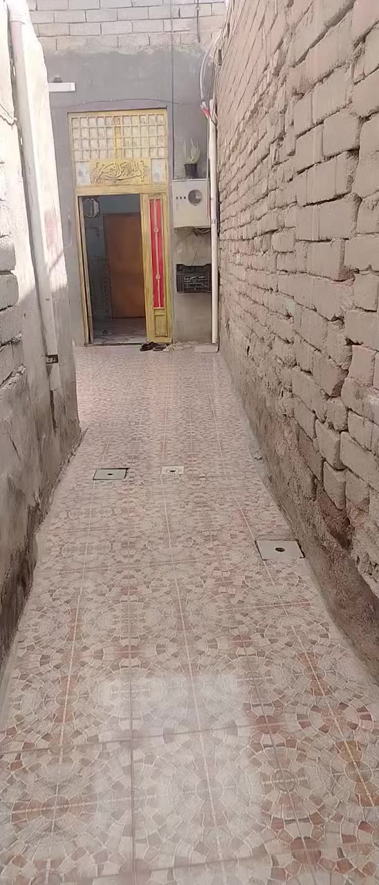 سلام عليكم شباب بيت لبيع طابو
مساحته ١٧٥ متر بحي الفلاح يبعد عن الحولي الجديد ١٠٠متر البيت خلفي  لا مسحوب عليه غرض لا سكان كلشي مامسحوب عليه الشراي يتصل *********** حسين ابوعلي السعيدي
