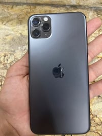 آيفون ١١ برو ماكس • نضيف • مبدل