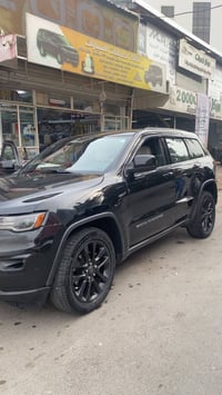 جيب شيروكي للبيع موديل 2018 سيارة جهازه من كلشي تشغل وتطلع  رقم بغداد ...