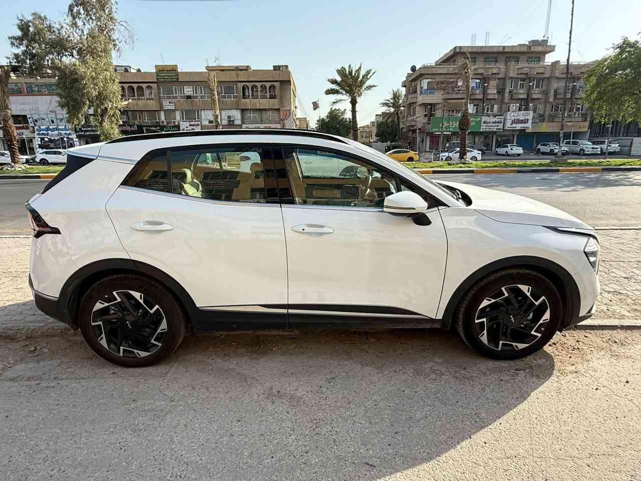 السلام عليكم  ‎
كيا سبورتاج 2024(مواصفات جيتي لاين )
فول 1/1 زيرو ماشيه 4 الف
السياره كفالة عامة
رقم اربيل
‎بانوراما 
الكشنات جلد وكنتار
تدفئة وتبريد بالكشنات
دشبول شاشة متصلة مثل السورنتو
‎ الانارة الداخلية LED 
السعر 250 وبيها مجال 
مكاني بغداد شارع فلسطين
***********
