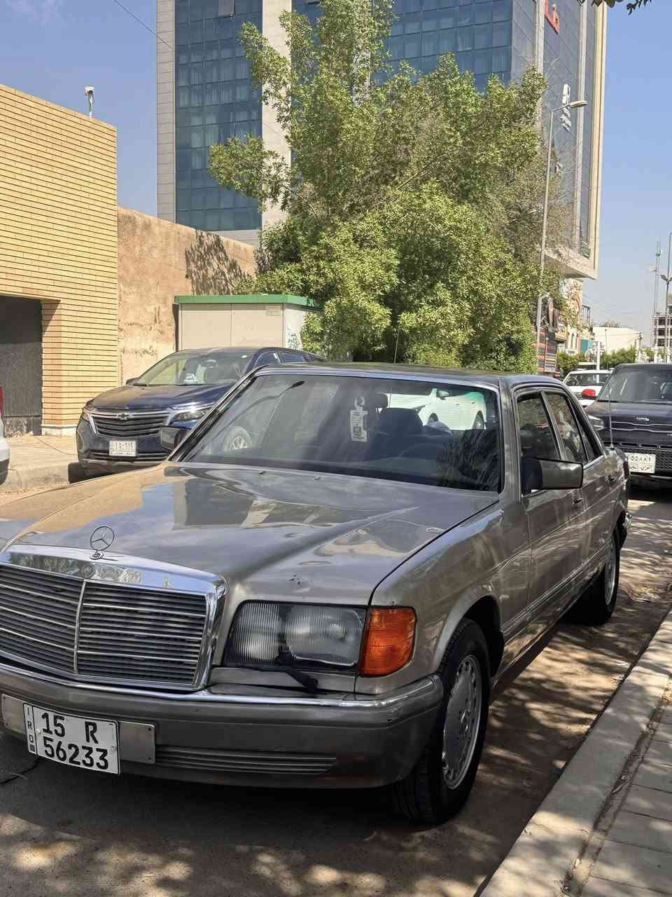 السلام عليكم اخوان مارسيدسW126رئاسي موديل 1988 السياره جديده وجاهزه من كلشي تخم تاير باتري جديد مكينه قبل ٣اشهر شادها مكينه بلاد ٣٠٠ كير ومكينه واكسل وحداديه كلهن ١٠٠٪؜ للسياره باسمي رقم انكليزي السياره نقصها فقط فريز مال تبريد غيره يطلع اني ادفع فلوسه وكلشي شغال بيها داخلها جوزي قهوائي حلو مكان السياره بغداد زيونه رقم ***********
