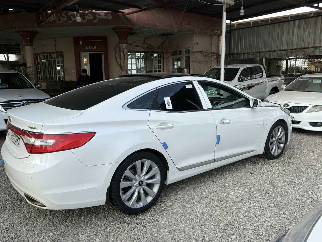 ازيره ٢٠١٣فول سياره جاهزه ما بيها نقص مكينه كير شرط محرك ٦ سلندر طخم جديد بيها بابين صبغ بدون دواخل شرط سعرها ١٣٣بي مجال ***********
