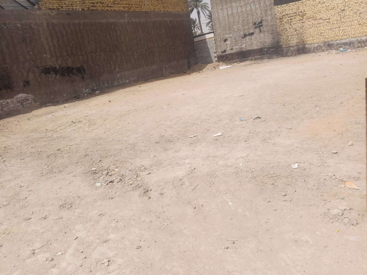 سلام عليكم قطعه مساحة ٣٠٠م قرب شارع ١٠٠ تبعد عن شارع ٨٠متر كافت الخدمات موجوده  الاستفسار على هذا رقم ***********  مدفونة سبيس السعر ١٠٠مليون وبيهه مجال مرجعت مكتب بهاء الجشعمي قرب جسر المشات شارع ١٠٠
