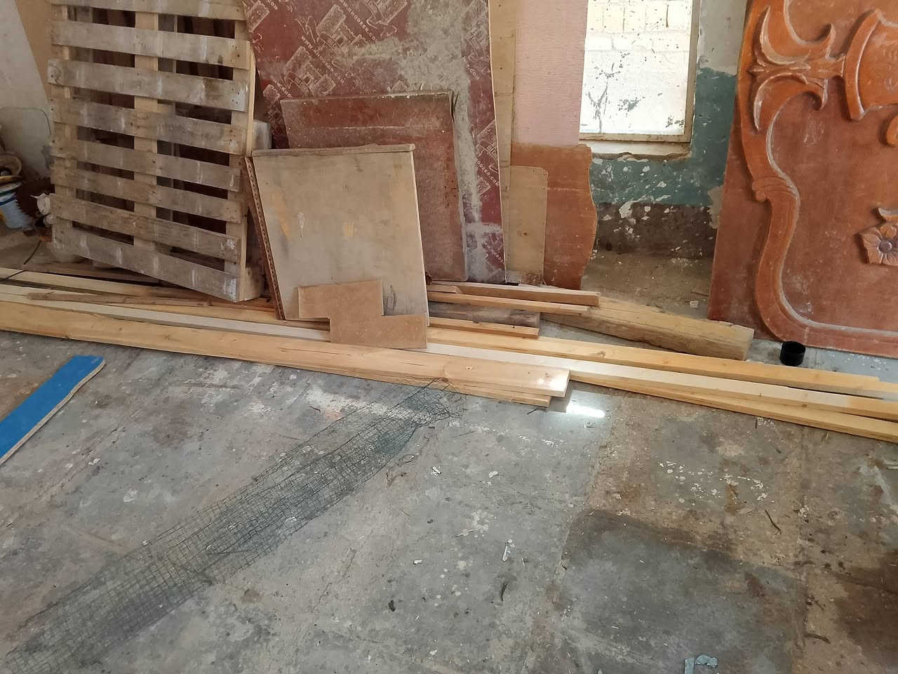 السلام عليكم ورحمة الله وبركاته للبيع خشب سيورة  وسكيب ومعاكس وبلوك
مكاني سوق الشيوخ 

***********
