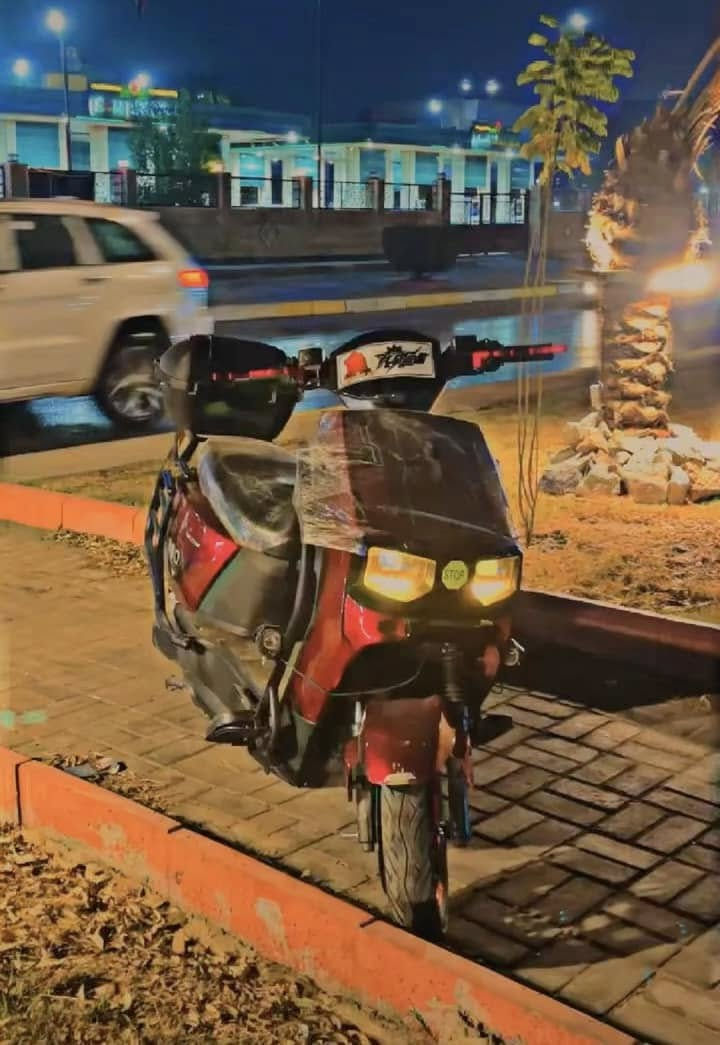 سلام عليكم من رخصتكم 
دراجة شحن للبيع جديدةة مستخدمة فقط شهرين او اقل ماشية قليل على كد مدرسة والبيت اشتريتهة شهر ١١ نهاياتة 
ملف ٢٠٠٠ / ٦ بطاريات كبار تمشيك ٨٥ كيلو / مزودة عقل رياضي / يدات رياضي / ويل رياضي / عدسات زنون / عدسة بومة / درع داير مداير الدراجة / تشغيل عن بعد / كارت شاشة تشغيل / تقفيل وفتح الدراجة بل بصمة كذلك / صندوكين بيهة 
سعر ٨٥٠ وبيهة مجال حك الجية 
مكاني بغداد شارع فلسطين 
رقم التواصل ***********
