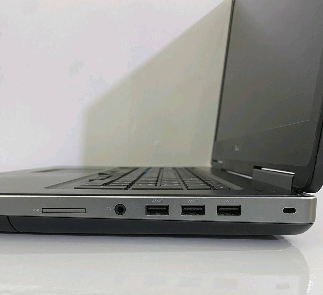 لابتوب DELL Precision 7720
لابتوب يجمع بين القوة والاناقه والسعر التنافسي ✨💫

المعالج : core i7 الجيل السادس فئة HQ

كرت الشاشة الخارجي: 8 كيكا انفيديا P4000 
كرت الشاشة الداخلي: 8 كيكا 

الرام: 16 كيكا DDR4 سلاسة عالية 🏎

الهارد: 512 كيكا SSD M.2 أداء خرافي واقلاع سريع🗄

الشاشة: حجم كبير  17.3 انش دقة خرافية FHD 🖥

الجهاز قابل للتطوير (رام أو هارد ) 🔧
الجهاز قابل لتشغيل جميع انواع الألعاب مثل 
GTA5
Forza 5
Euro track simulator 

والبرامج الهندسية مثل 
Blender 
AutoCAD 
وغيرها الكثير من البرامج الهندسية
والبرامج الخاصة بالبرمجة مثل 
Visual studio 
Unity
Unreal engine 


 اللابتوب يحتوي على جميع التطبيقات الأساسية ✨
برامج الأوفيس مفعله 💫

مع هدايا
ماوس وماوس باد لسهولة الاستخدام 🖱️ 
جنطة لسهولة التنقل 💼
شاحن اصلي 🔌

الضمانات: 
ضمان فحص كامل قبل الاستلام والدفع 💳

ضمان اسبوع كامل 💯
.......................
يتوفر توصيل لجميع المحافظات 🚗

السعر: 569 الف دينار !🆕!

للاستفسار: ***********