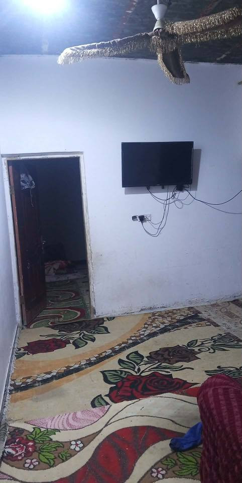 بيت للبيع  100 مترغرفة نوم صاله ومطبخ ارضي وجدراي سيراميك عد ابو حجر يم مدرسة اكد عشارع   

اتصال  *********** السماوا, المثنى
