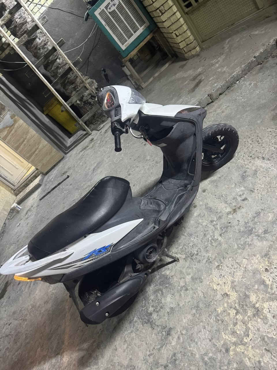 سلام عليكم شباب شونكم عيوني دراجه ماكس عدله مال رمبه صالهه شهرين من نازله من الرمليه مكفوله من الداير التاير  عوزهه بس كلج خلفي وبوربرينات مال ركبه مكاني بغداد مدينت الصدر ما متواجد عل فيس تصل (***********)
