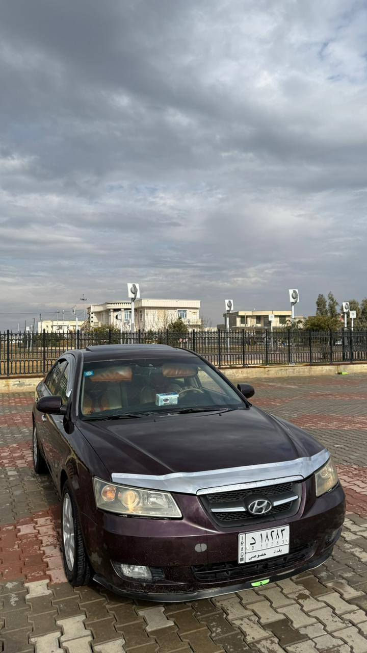 السلام عليكم ورحمة الله وبركاته
 للبيع سوناتا 2006  وارد أمريكي رقم بغداد شرط تحويل ثاني يوم السياره لمتدد فول مواصفات 1/1 على واحد فتحه سقف كشن جلد كهرباء تدفئه كشن تحكم جهتين كروس سرعه دمام خلفي تبريد بيانو لايت زنون محرك V6 سلندر ٣٣٠٠ محرك كير حاويه حادث امريكا فقط طارف جاملغ خلفي شرط بدون دواخل بيها قطع صبغ ابيع حزام كهربائيات مكفوله من الرقم للرقم كلهه شغاله تخم تاير جديد تخم ويل كب 17 كروم السياره جدآ نظيفه ومال جناي وبالعافيه على الياخذها من قلب ورب
السعر 85 وبيها مجال بسيط 
 رقم الهاتف ***********  تحياتي الى مدير الكروب المحترم
وكلشي اكو بلسوك
