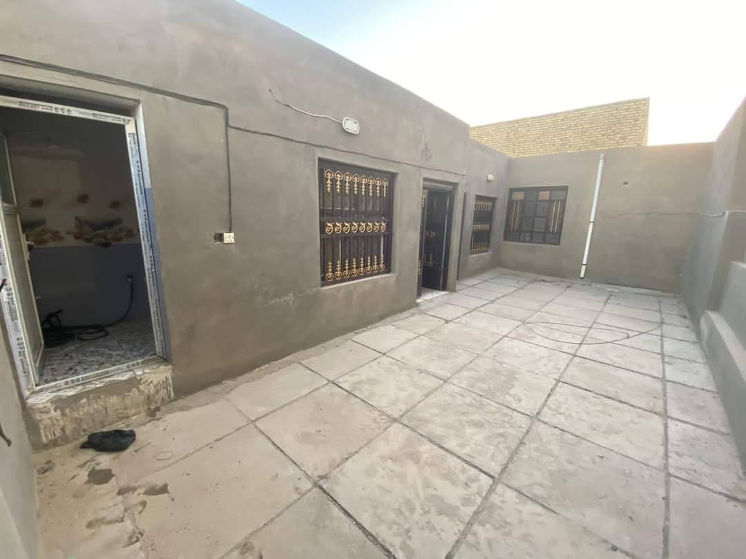 ‏🛑 دار سكني  للبيع 🛑نقد و مبادره
‏المنطقة :  حي الحضارة منطقة النسر 🚩
‏
‏المساحه :  200   ✅  
‏                                      
‏التفاصيل :  طابقين  بيت + شقة 
‏البيت : غرفتين  ومطبخ وصالة واستقبال وصحيات 
‏وطابق ثاني ( الشقة ) ❌ غرفتين نوم وصالة وصحيات وسطح 
‏
‏ملاحظه (البيت محد ساكن بي تسليم فوري عند الشراء) 
‏
‏للاستفسار 
‏ الاتصال على الرقم
‏***********
