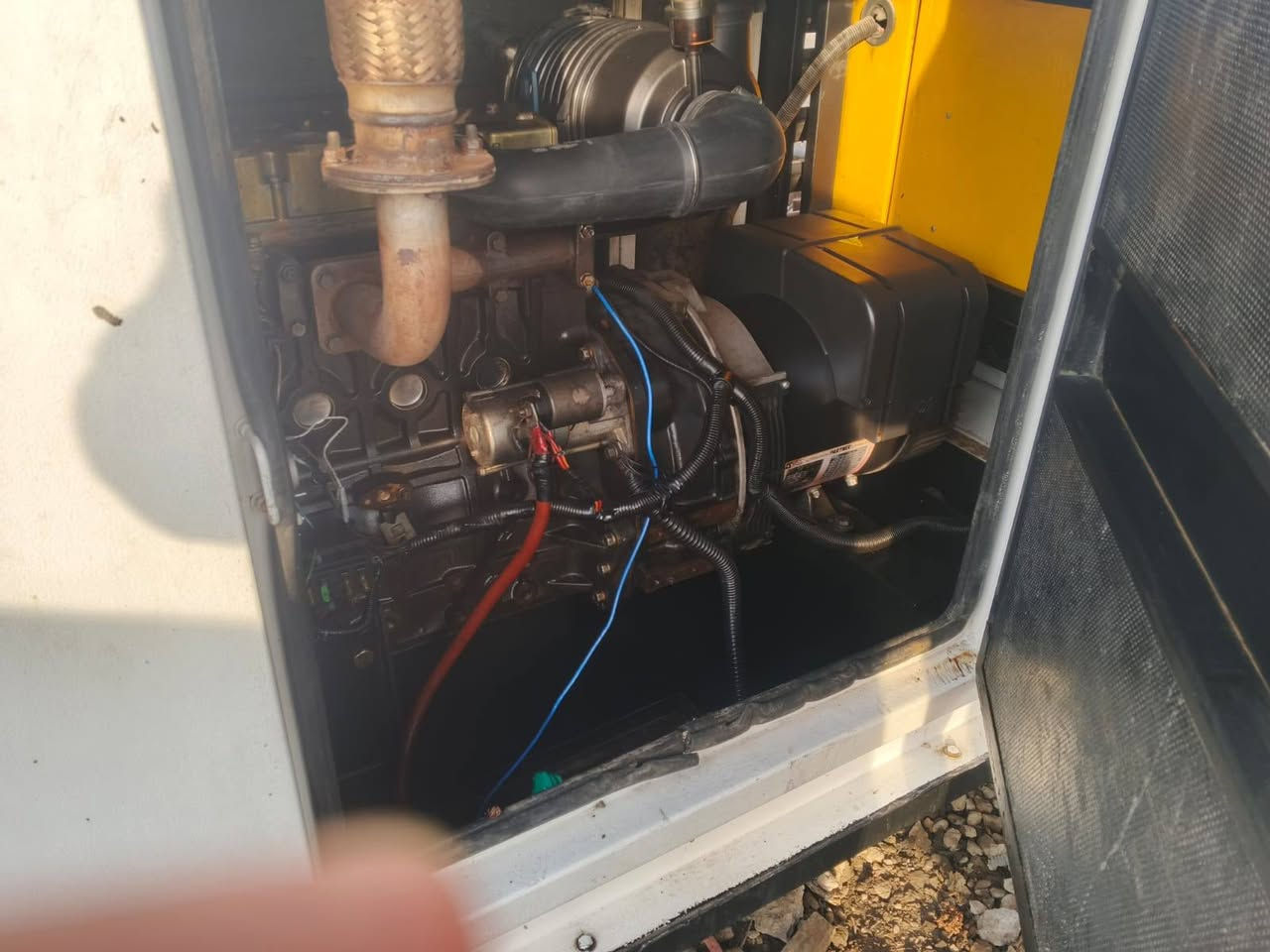 سلام عليكم مولد البيع بيركز انكليزي راس التوليد 20كيفي مشتغل ساعات ال تصال علئ هاذة رقم *********** غير متواجد علئ الفيس والسعر 33 وبي مجال
