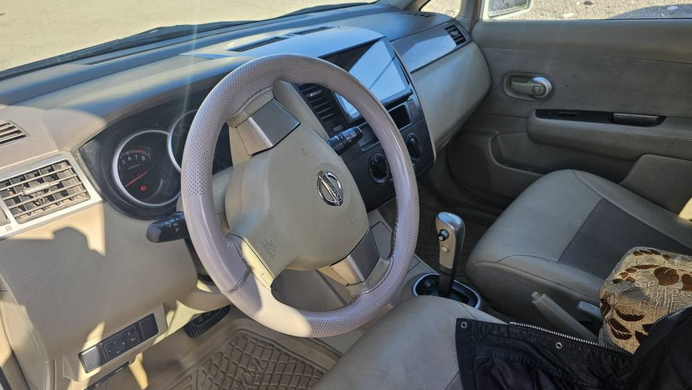 Nissan Tiida 2013
دەرگای سایەق ساردیی هەیە
دۆسەی پشت سەکن هەیتی
قۆپەکی سندوقی هەیە
*********** أربيل, العراق
